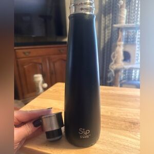 Sip be Swell aluminum bottle.